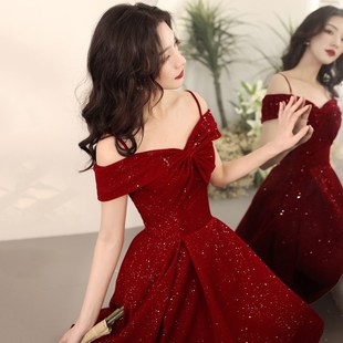吊带敬酒服新娘冬季订婚连衣裙酒红色结婚晚礼服女平时可穿小个子