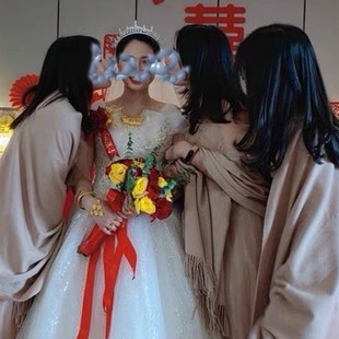 姐妹服团伴娘f披肩香槟白色礼服豆沙色外搭保暖围巾女冬回娘家聚