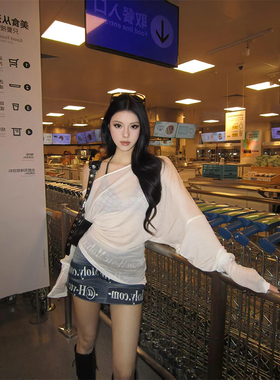 温柔斜肩设计微透长袖T恤秋时髦不规则百搭辣妹性感收腰防晒罩衫