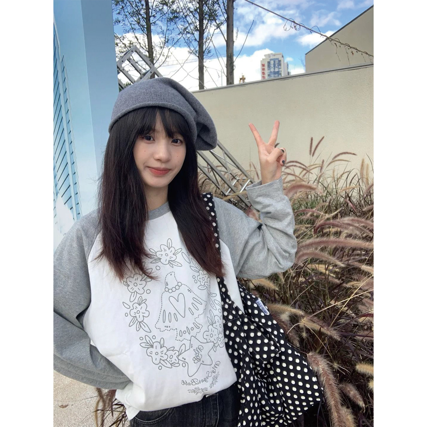 圆领长袖T恤秋季简约新款休闲插肩鸽子花朵印花内搭拼接撞色上衣