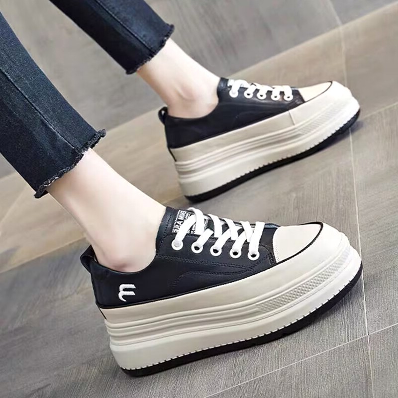 代购内增高小白鞋女2025春季新款厚底真皮显脚小超火松糕黑色板鞋