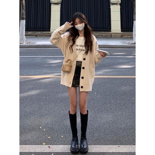 2025年秋冬新款女装高端简约设计感上衣宽松洋气百搭米色针织开衫