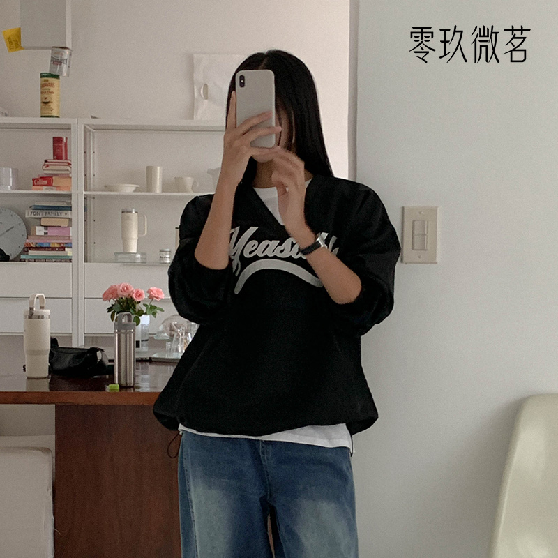零玖微茗大码V领显瘦字母上衣