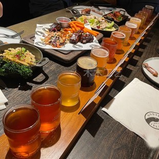 创意插卡木质精酿鲜啤酒杯托盘6孔12孔一米啤酒试饮杯架厂家定制