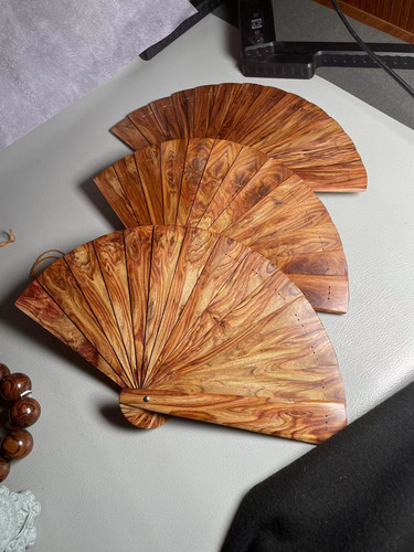 正宗海南黄花梨18厘米满鬼脸鬼眼精美折扇扇子纯天然纯手工打磨