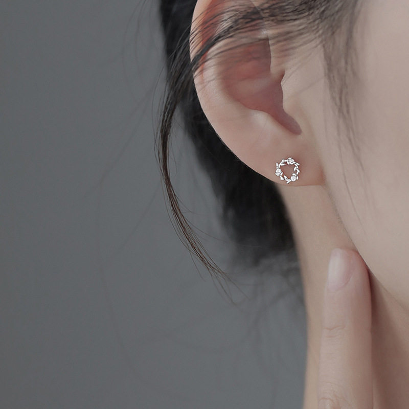 S999纯银小巧花环耳钉百搭女气质轻奢设计感锆石花朵耳饰睡觉免摘,饰品/流行首饰/时尚饰品新,耳钉,淘宝优惠券,粉丝福利购,淘宝优惠卷