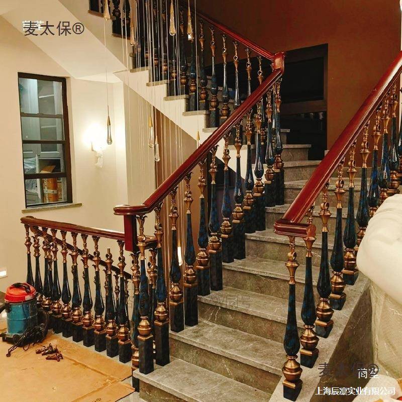 别墅自建房铝金楼铝BCD梯扶手合护栏立柱艺式护栏直梯弧形旋麦欧