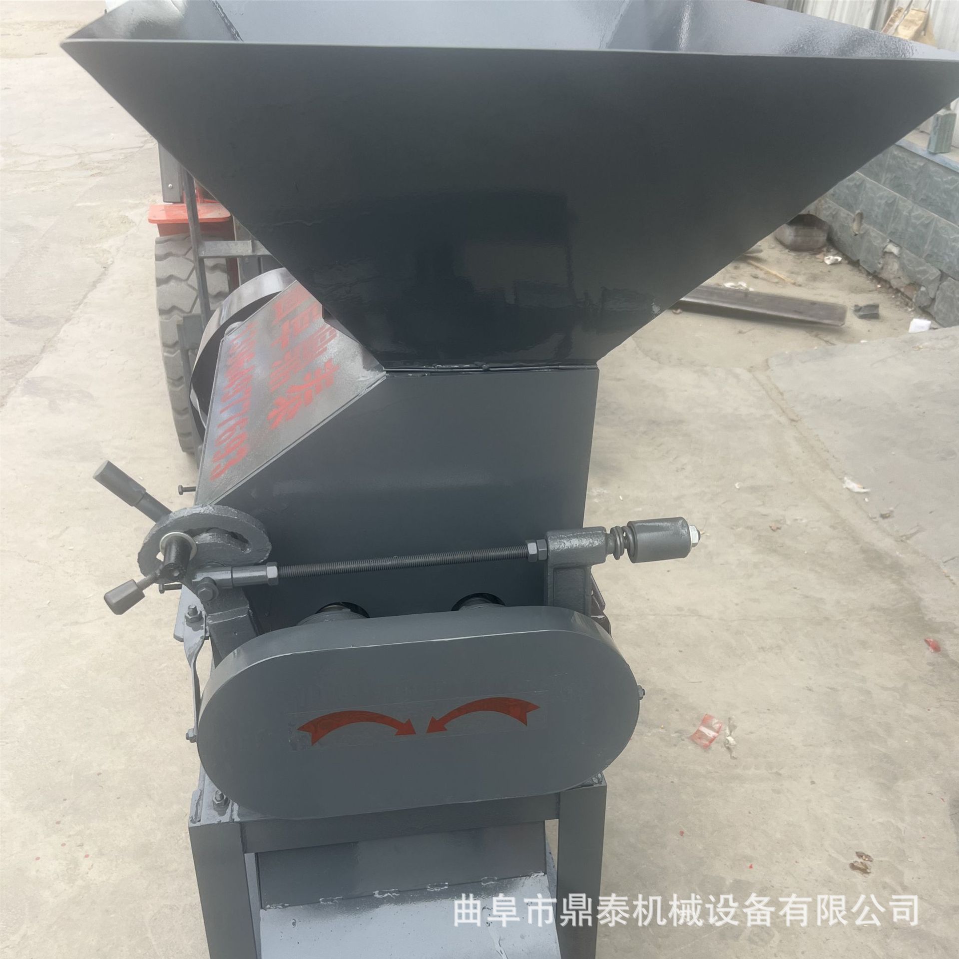 对辊苞米粉碎机 酒坊酿酒粮食破碎机 鼎泰胡椒20 28型粉碎机