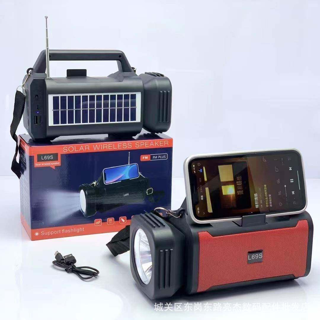 新品太阳能音响 L69S蓝牙音箱插卡收音机手提背带LED大手电筒太阳