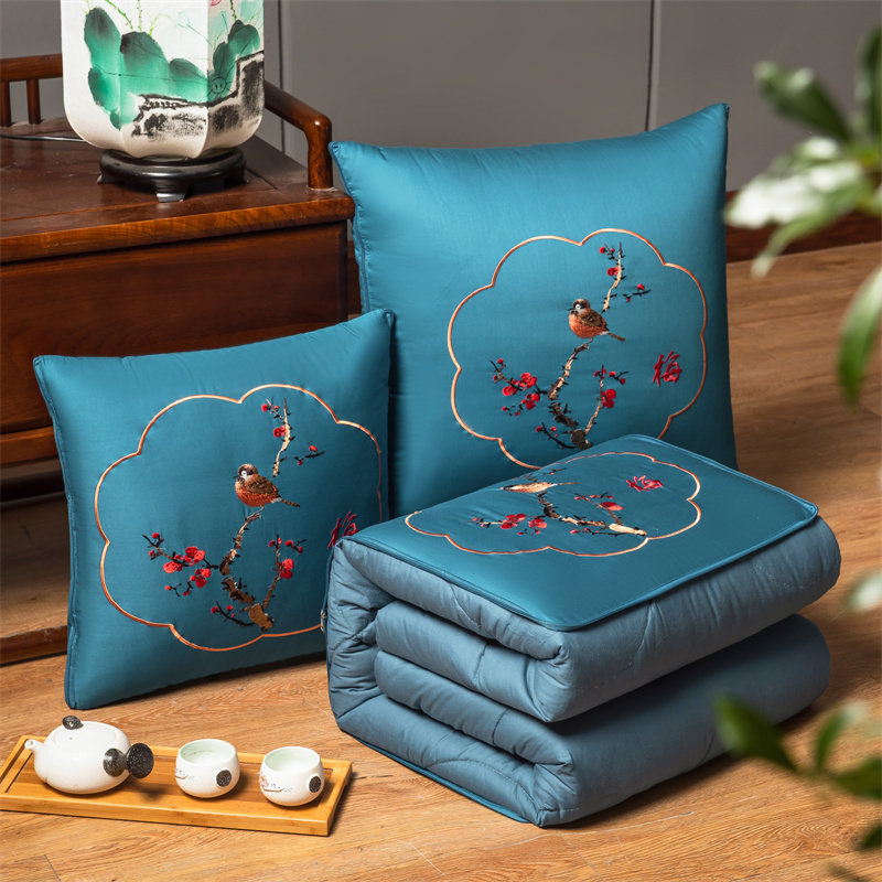 汽车抱枕午睡抱枕毯全棉刺绣加厚B沙发靠垫冬季国风抱枕被新款轻
