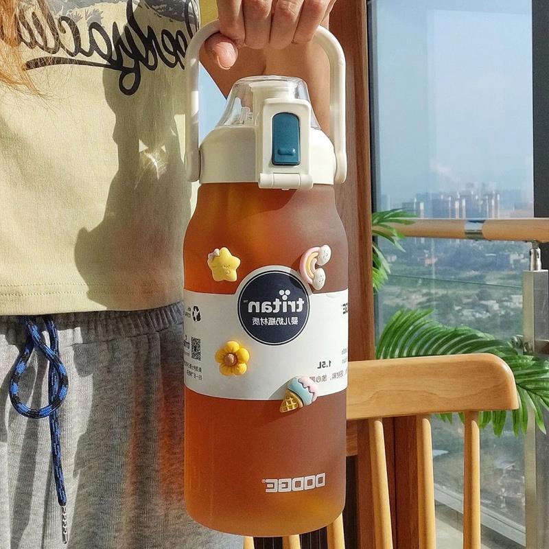 2000ml大容量水杯夏季男士运动女生健身水壶tritan塑料带吸管杯子