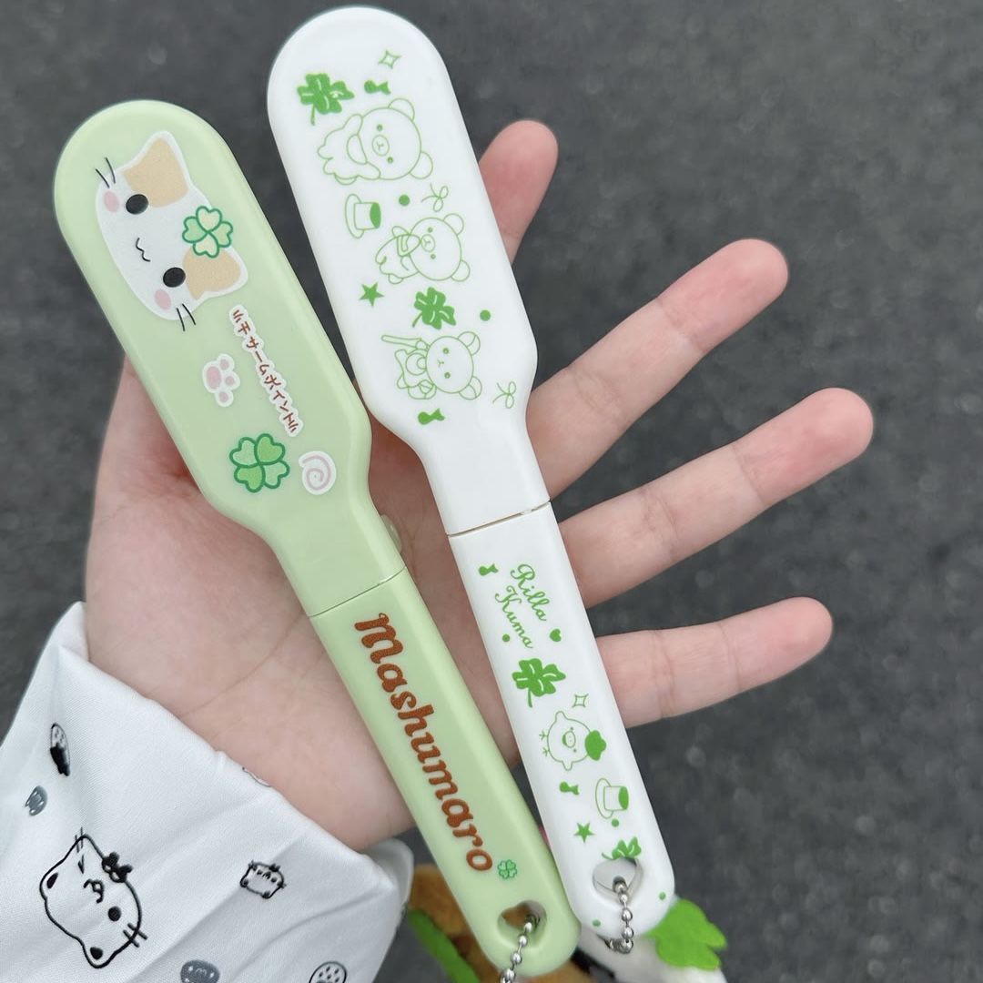 原创四叶草轻松熊梳子可折叠旅行便携随身发梳学生宿舍卡通折叠梳