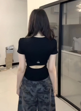 美式辣妹镂空露背正肩短袖t恤女夏季设计感修身收腰黑色短款上衣