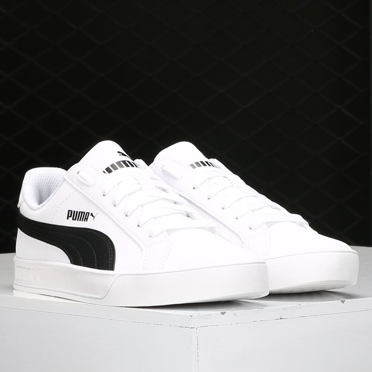 彪马黑白皮质复古休闲板鞋