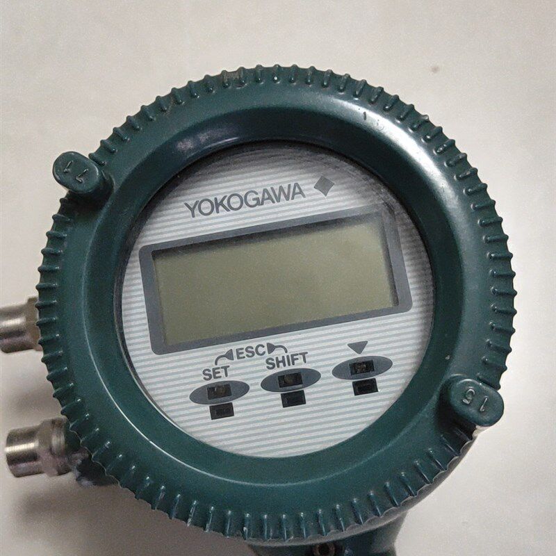 速发横河测磁流量计AXF05,通电显示如下,不会电试其的它功