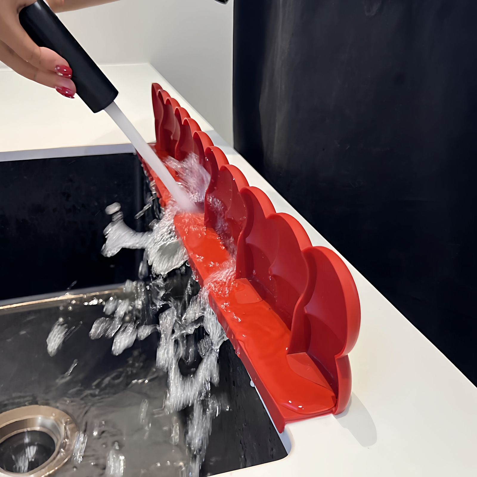 厨房水槽挡水板吸盘式硅胶水池边缘挡水条水龙头防溅水洗手池隔板