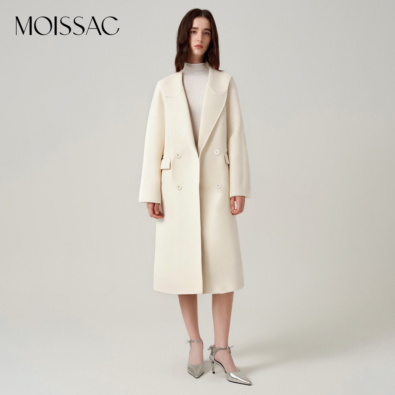 MOISSAC摩萨克奥莱冬季法式长款翻领绵羊毛米白大衣外套女
