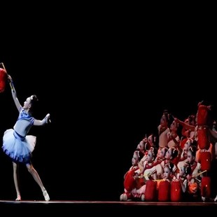 第十二届小荷风采灯火演出服儿童喜庆服民族舞蹈服公主裙灯笼道具