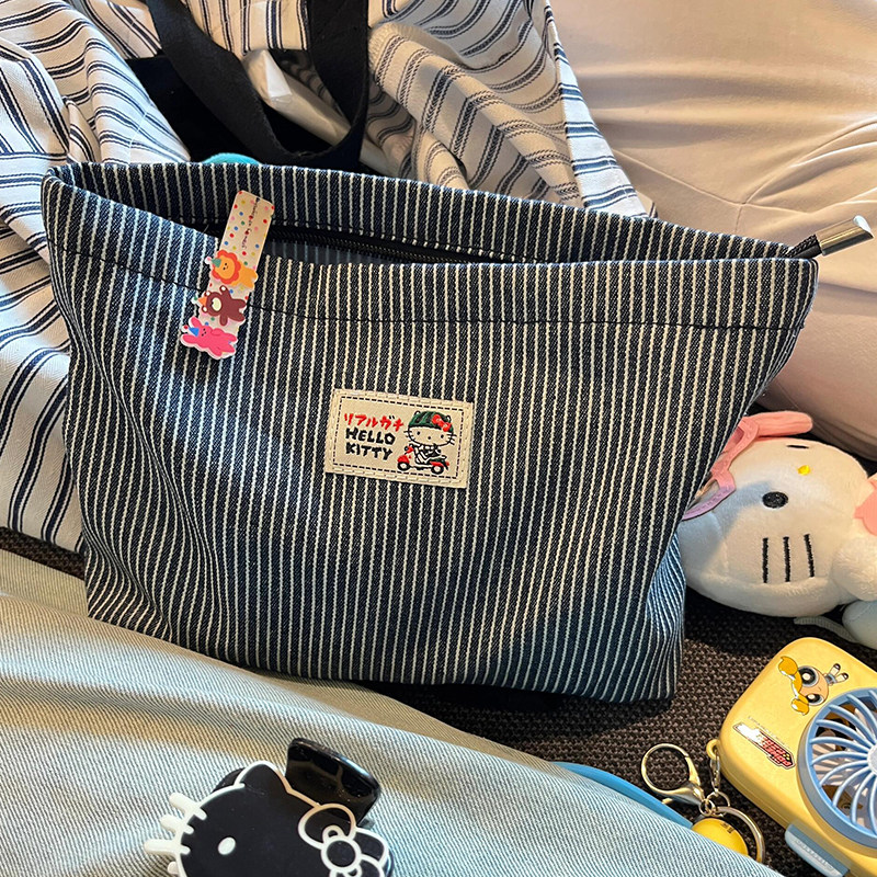 哈喽kitty化妆包洗漱包可爱卡通大容量旅游便携收纳袋女生手提包