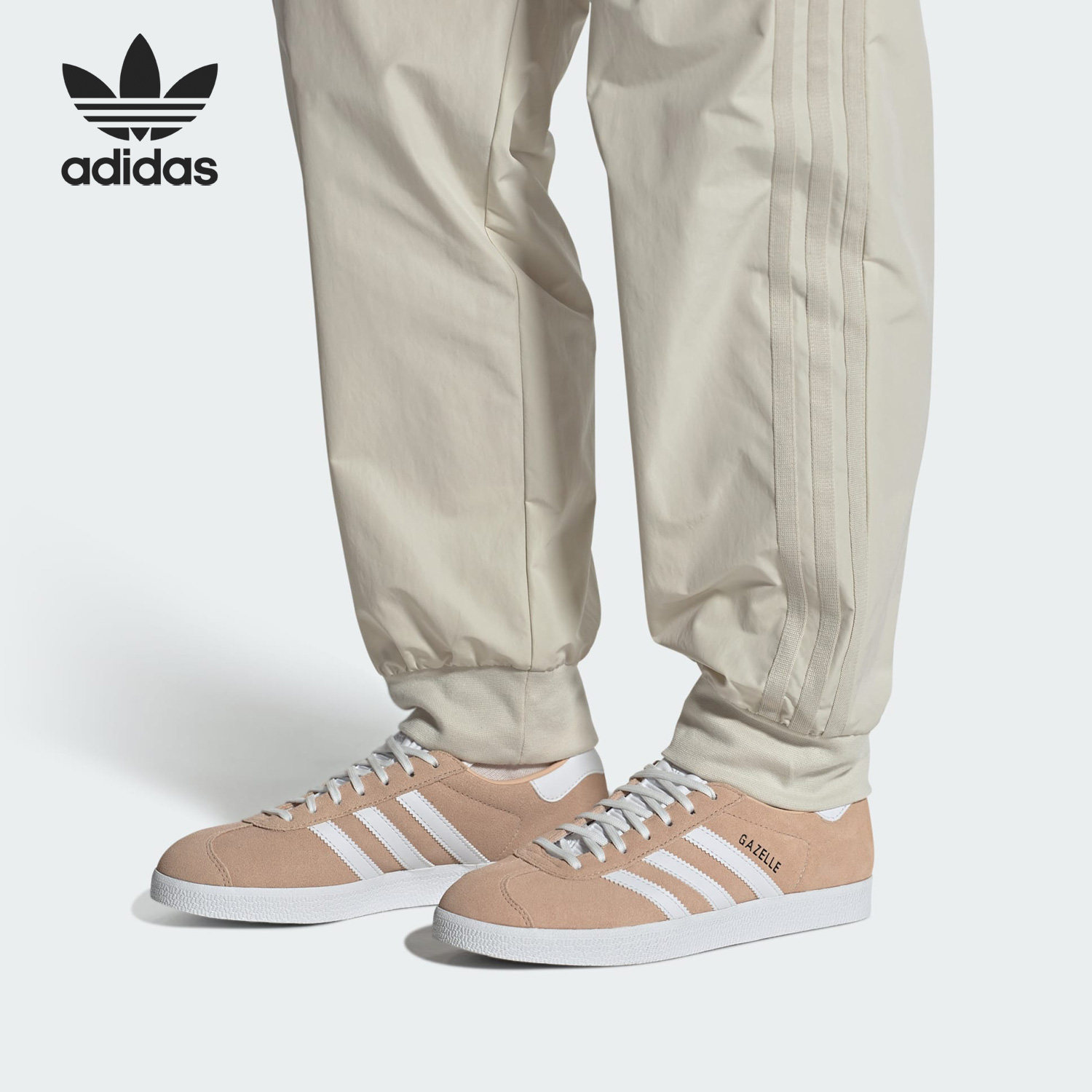 阿迪达斯三叶草女子休闲板鞋