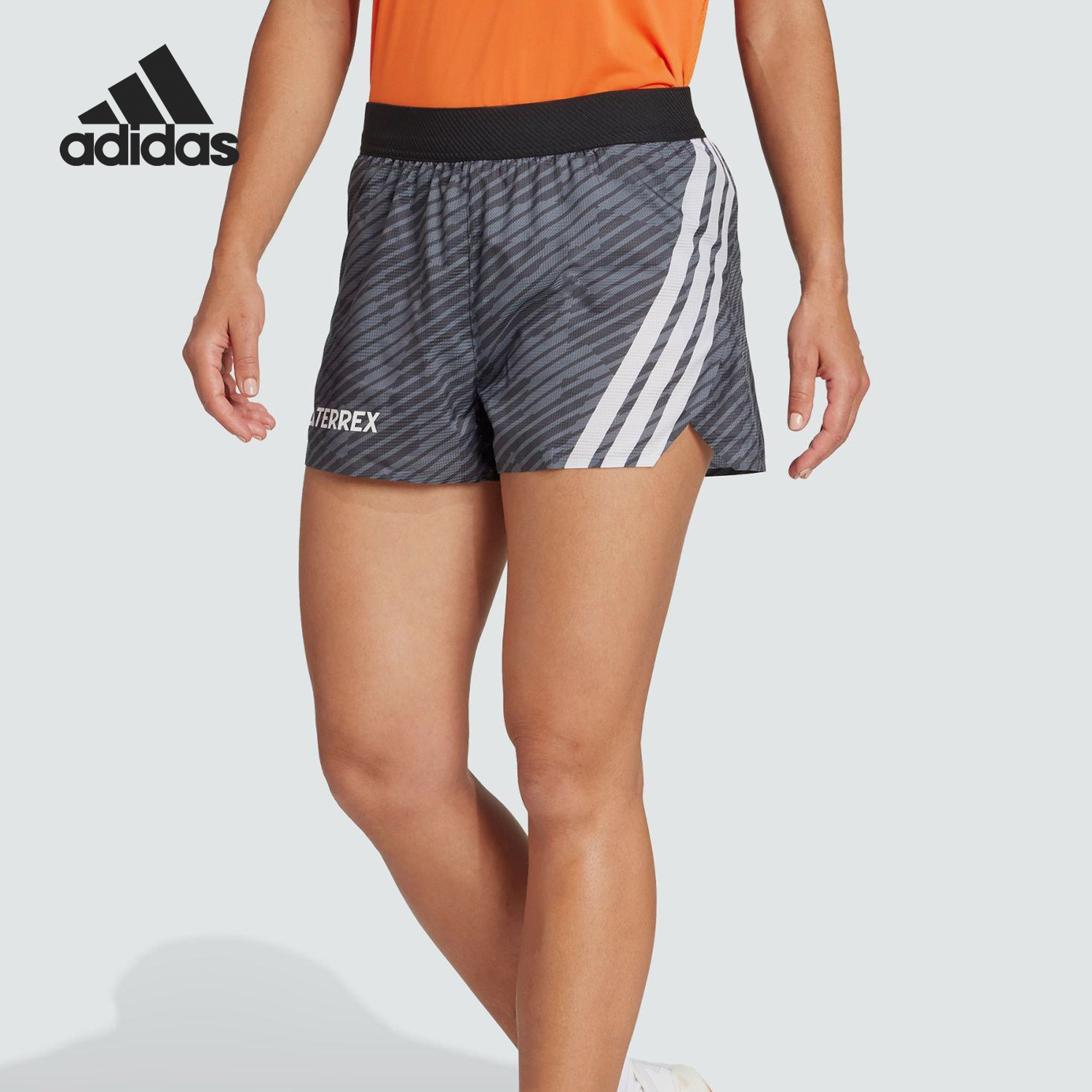 Adidas/阿迪达斯正品夏季女士经典户外越野跑修身训练短裤JW5335