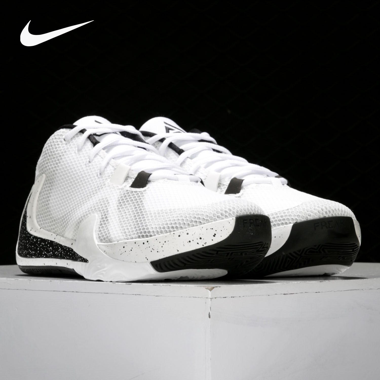 耐克字母哥1代倒勾实战篮球鞋