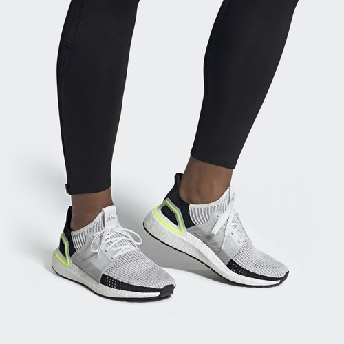 阿迪达斯UltraBOOST男女跑步鞋
