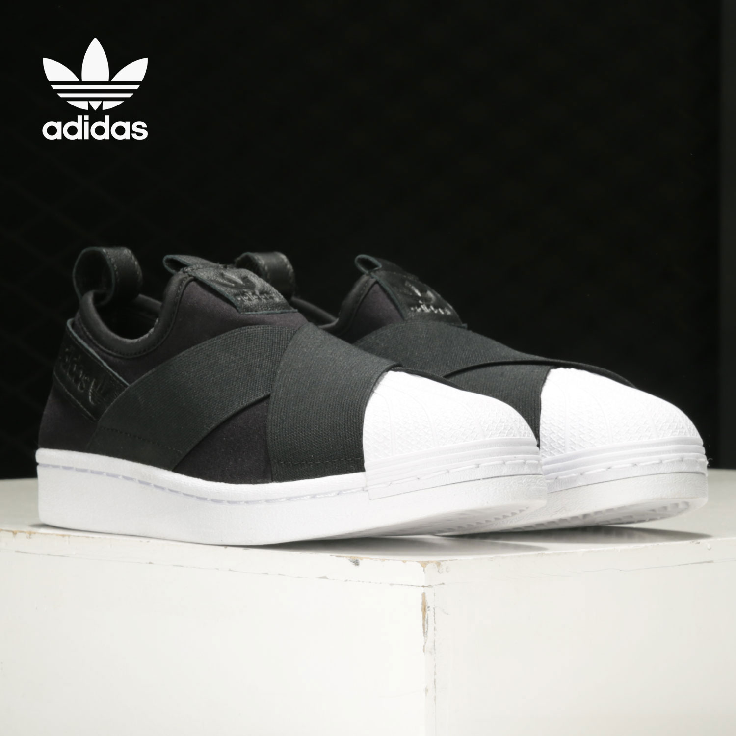 阿迪达斯三叶草男女运动板鞋