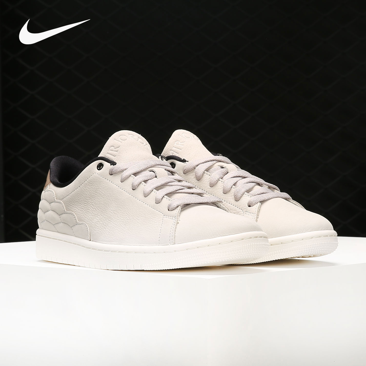 Nike/耐克正品 JORDAN 1 男女轻便耐磨休闲板鞋 DO7443-061