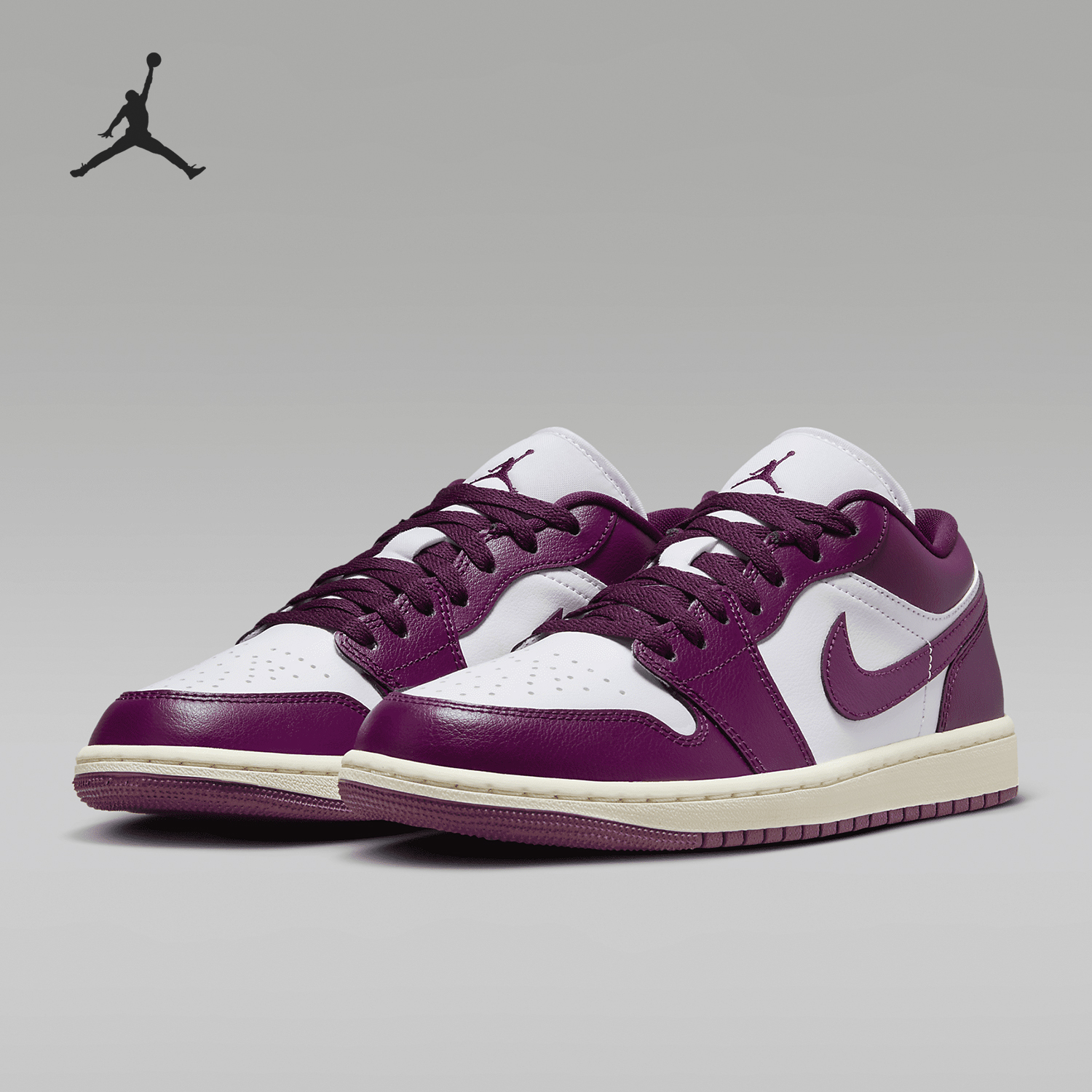 耐克女士运动刺绣板鞋