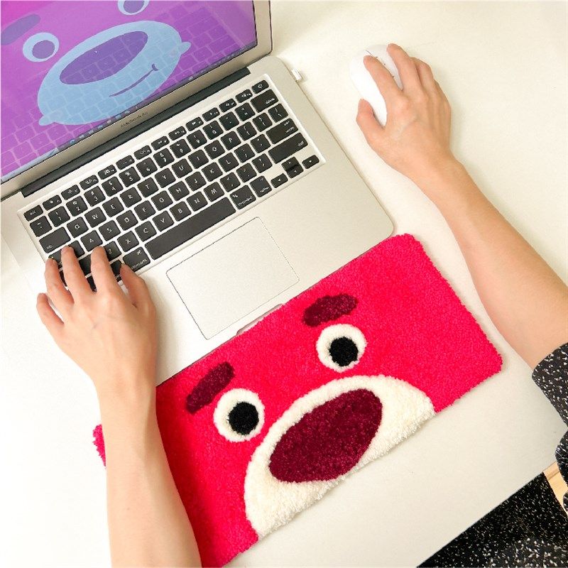 戳戳绣手工制作电脑键盘手托护腕毛线刺绣Mdiy材料包草莓熊腕垫