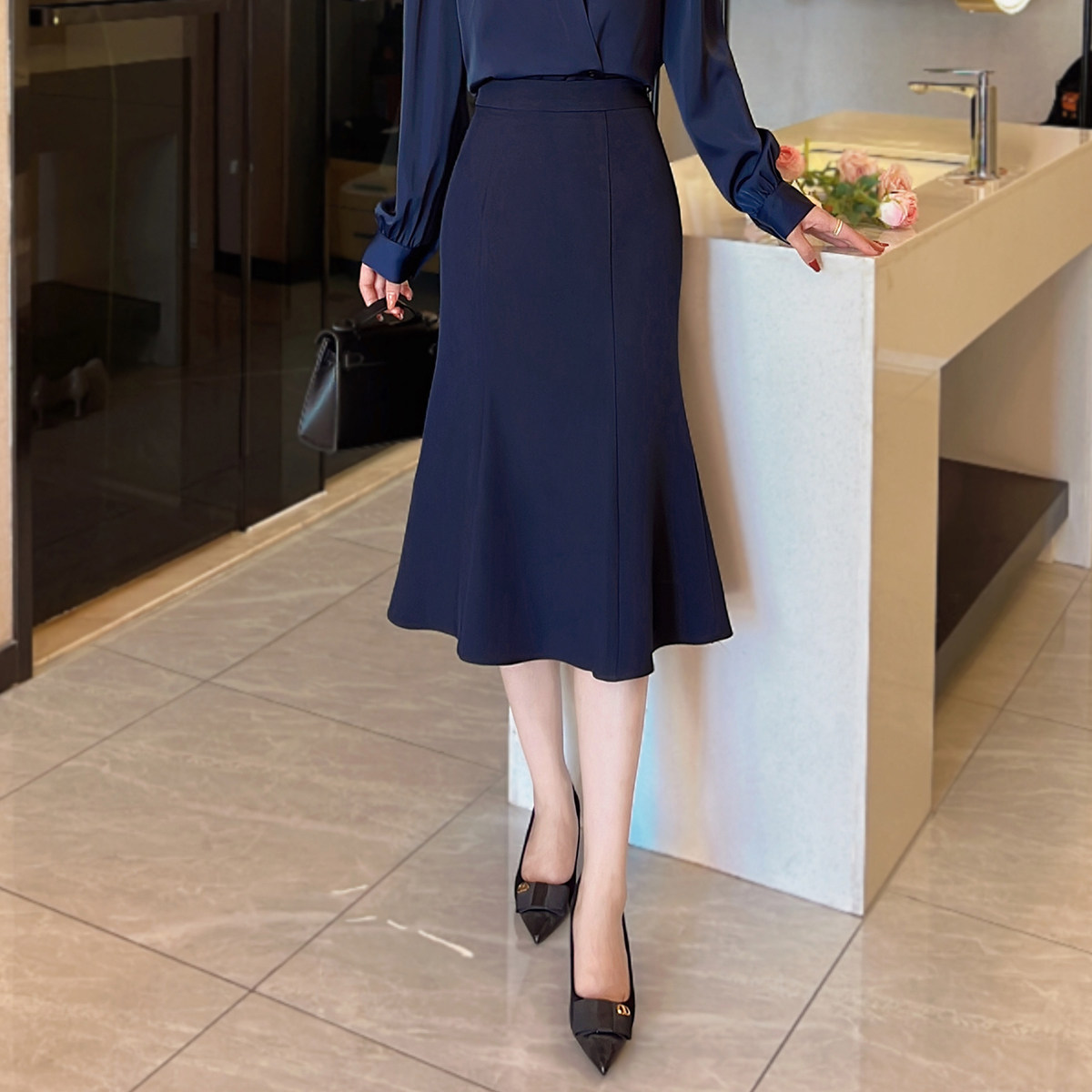 灰色西装鱼尾裙女春夏2025新款小个子A字半身裙中长款气质包臀裙