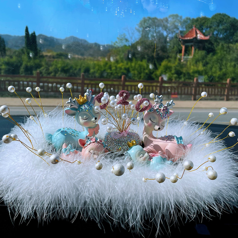 镶钻一路平安鹿汽车摆件女神款中控台车载高档车内香薰汽车装饰