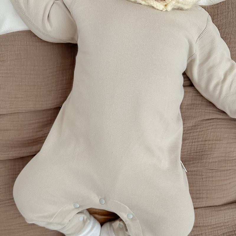 无骨婴儿纯棉连体衣秋季打底长袖白色衣服新生儿宝宝春款睡衣爬服