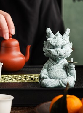 国潮青砂石茶宠摆件创意一v指有钱龙年礼品吉祥物茶桌茶室装饰礼