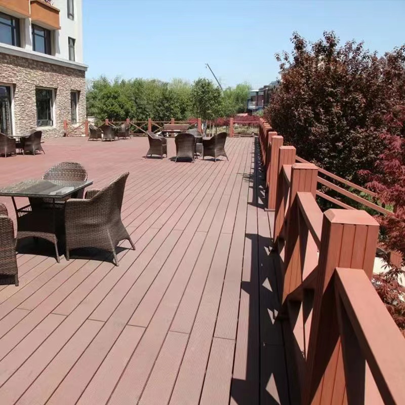 成都塑木地板户外l露台防水防腐二代共挤板材厂家庭院花园栈道围