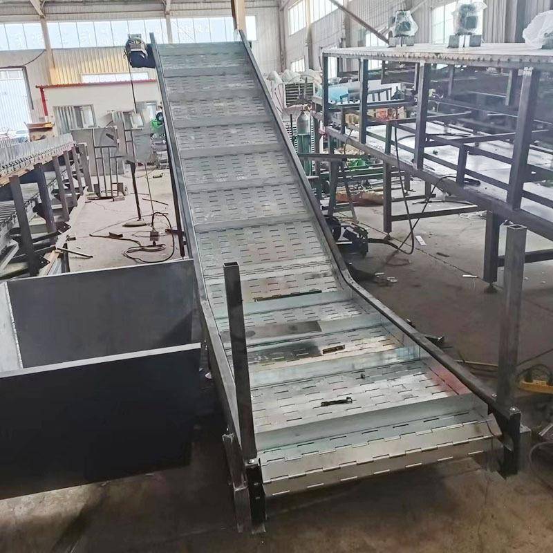 04不锈钢链板提升机小型物料运输爬坡网带输送机重型板链输送机