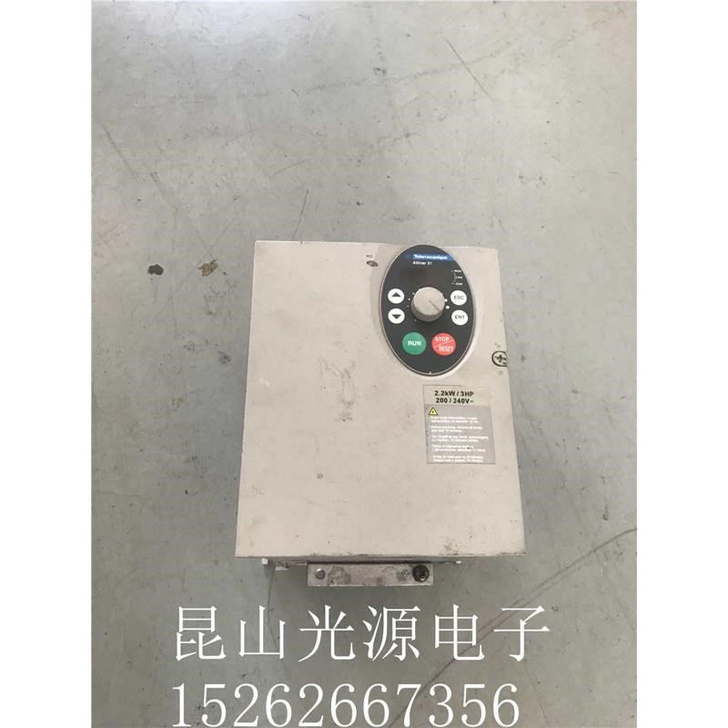 施耐德变频器 ATV31HU22tM2A 2.2KW 220V 实物拍摄功能包好现货
