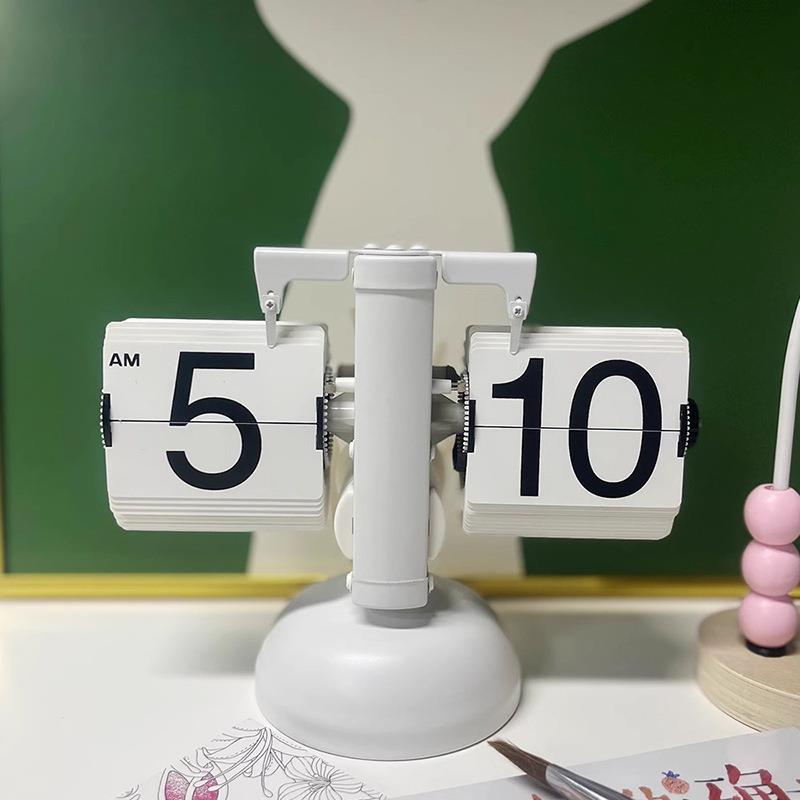 现代新简约HHO女童桌面摆件样板房房书桌挂画儿童房卡可爱通款装