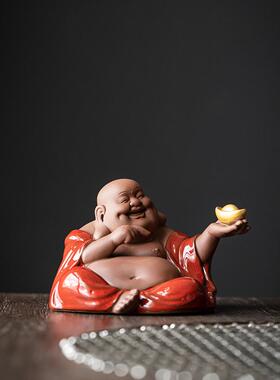 中式红色大肚弥勒佛笑佛客厅博古架办公室桌面装饰品陶瓷招财摆件