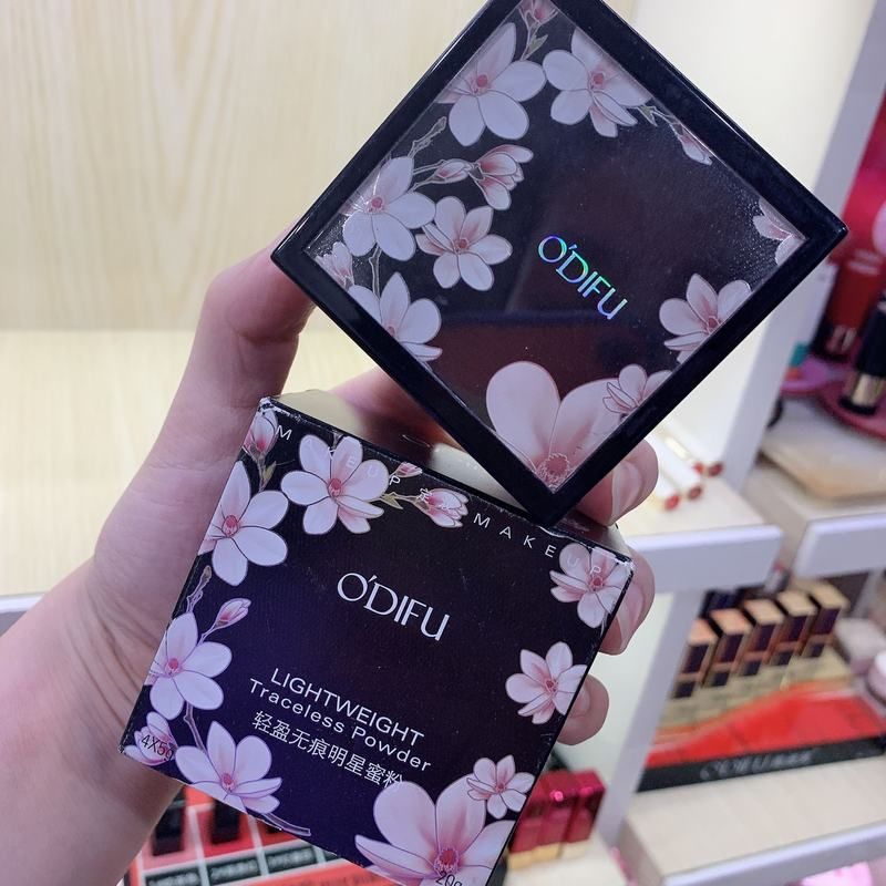 正品新款持久定妆防汗轻盈控油防水四粉修容哑光遮瑕蜜粉珠光宫格