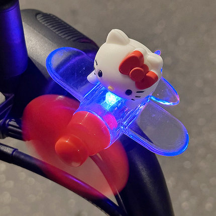 HelloKitty电动车装饰车载摆件风力发电小飞机自行车摩托车氛围灯