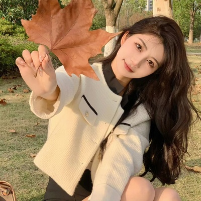 爆款设计感千金白色小香风短外套