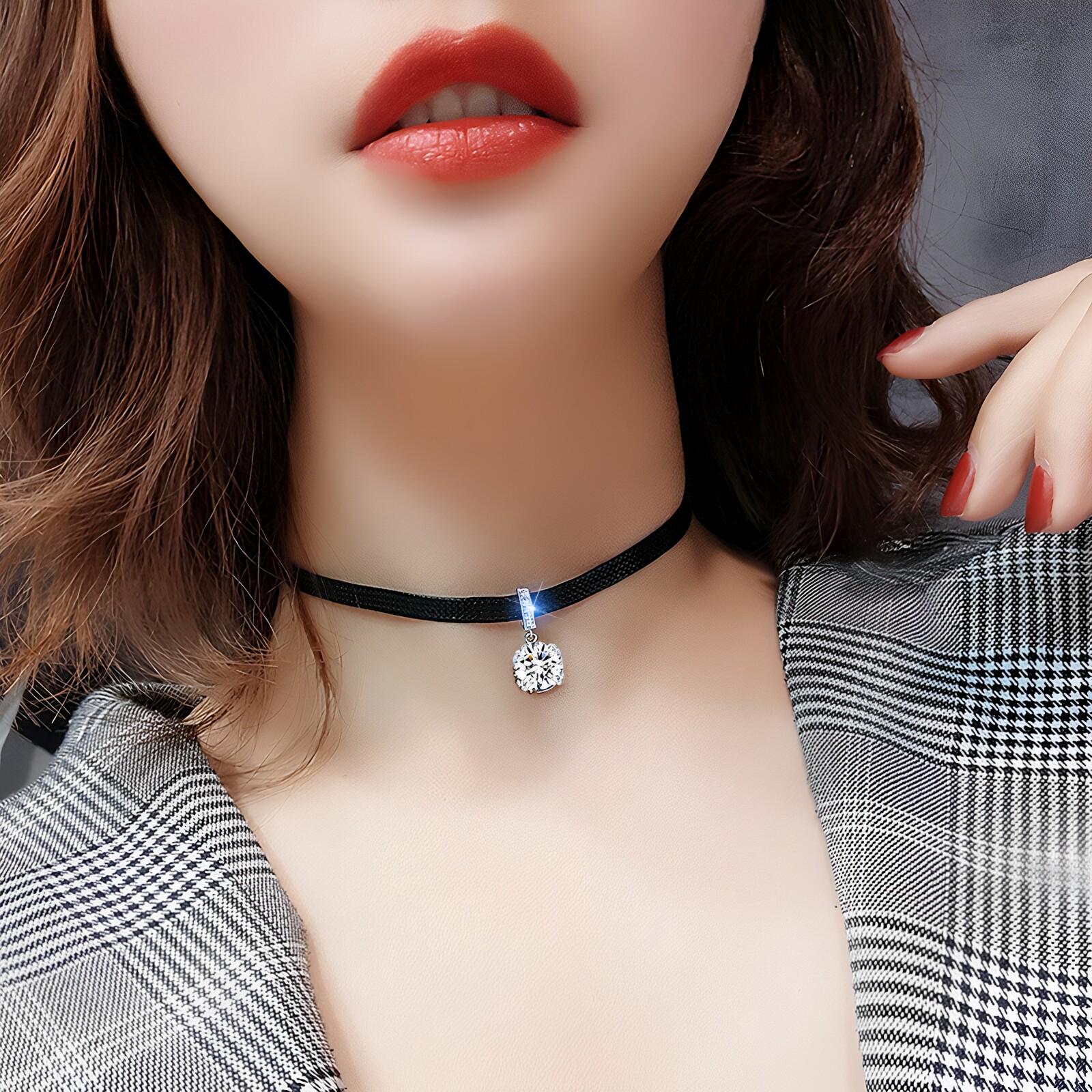 小众设计感超闪锆石吊坠choker颈带皮绳项链女短款锁骨链简约气质