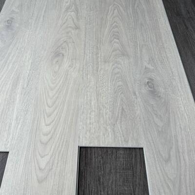 现货6.5mm浅灰色仿木纹防水耐磨卧室SPC塑料革SPC石塑石晶地板