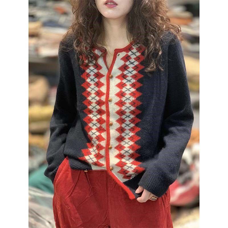 现货速发设计感几何撞色菱形格针织上衣202新款气质百搭保暖毛衣
