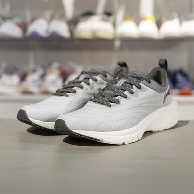 李宁正品跑步系列云雀男子反光轻盈回弹耐磨休闲慢跑鞋ARSU063-2