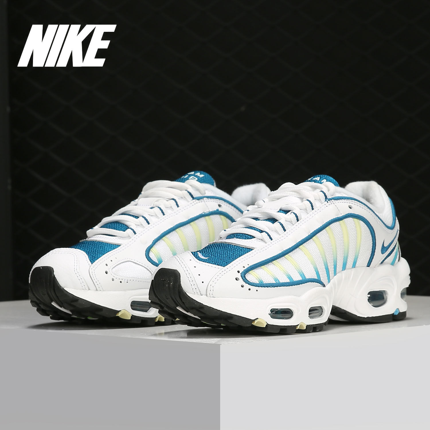Nike/耐克正品 W AIR MAX TAILWIND IV 女子气垫跑步鞋CJ6534-100