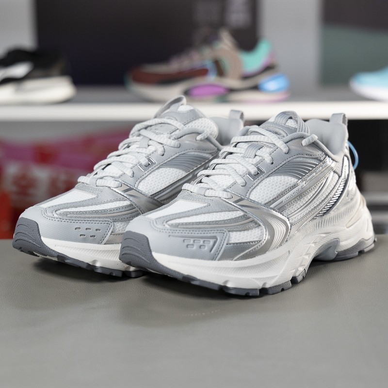 李宁正品极光2K V2女子轻盈舒适耐磨系带复古百搭休闲鞋AGCU026-1