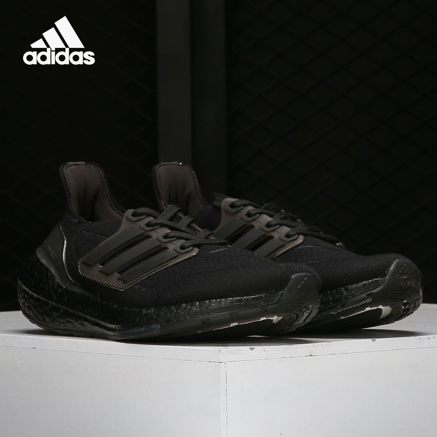 Adidas/阿迪达斯正品当季新款BOOST男子轻便黑色跑步鞋FY0306